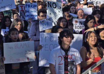 LMHS Students Stage “Blackout” Walkout in Student-Led Civic Demonstration