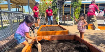 Love La Mirada Volunteers Transform Garden at Dulles Elementary